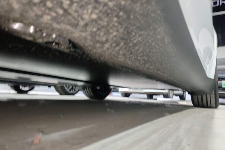 Used Tesla Model Y 2026 Facelifted Long-Range Rear-Drive Model Left Side Sill