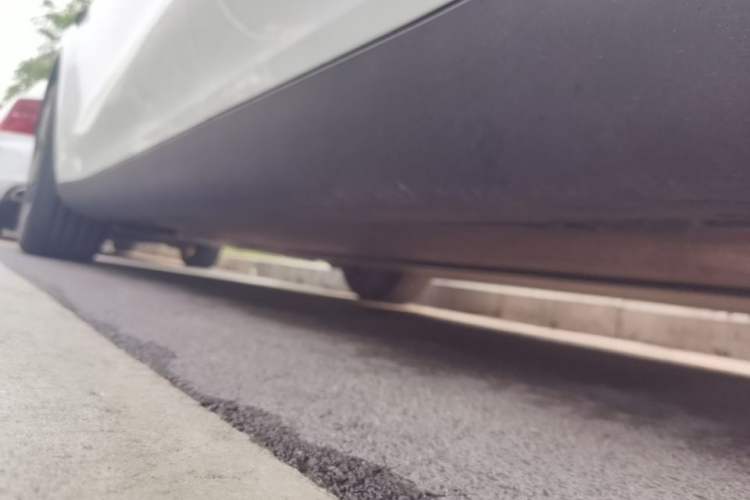 Used Tesla Model Y 2026 Rear-Drive Model Left Side Sill