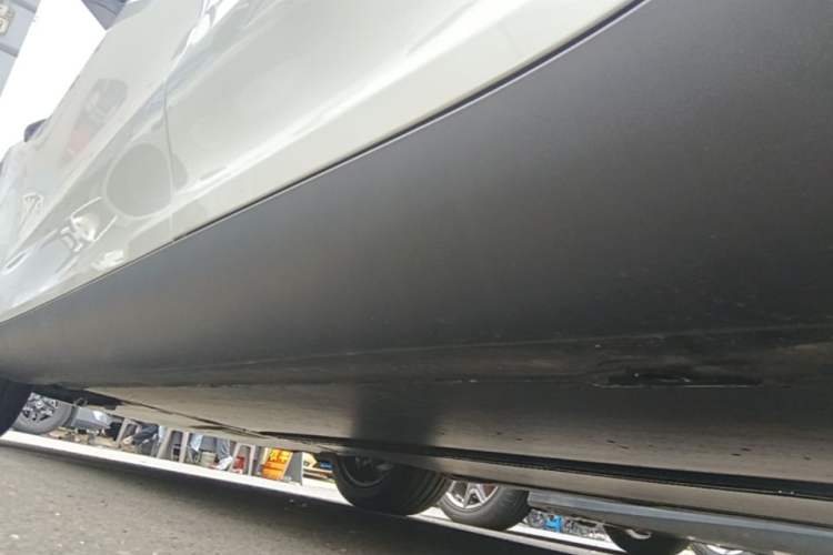 Used Tesla Model Y 2026 Facelifted Long-Range Rear-Drive Model Left Side Sill