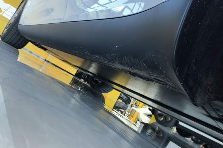 Used Tesla Model Y 2026 Long-Range All-Wheel-Drive Model Left Side Sill