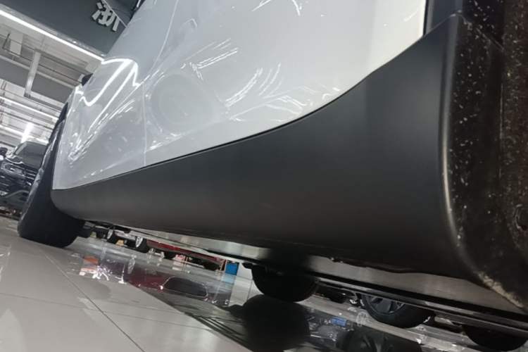 Used Tesla Model Y 2026 Rear-Drive Model Left Side Sill