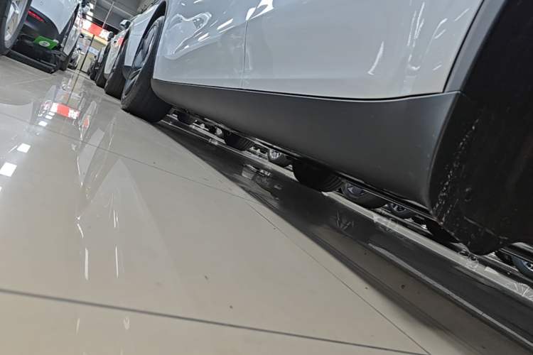 Used Tesla Model Y 2026 Rear-Drive Model Left Side Sill