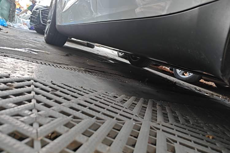 Used Tesla Model Y 2026 Rear-Drive Model Left Side Sill
