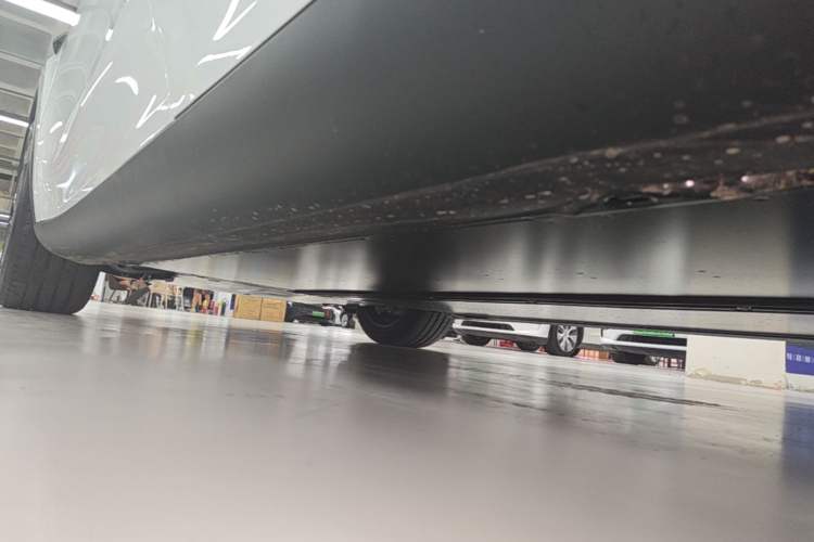 Used Tesla Model Y 2026 Rear-Drive Model Left Side Sill