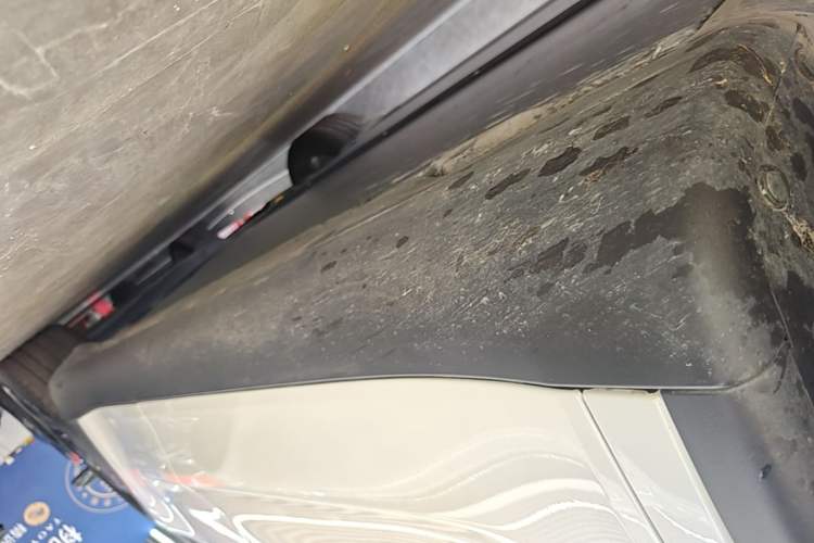 Used Tesla Model Y 2026 Rear-Drive Model Left Side Sill