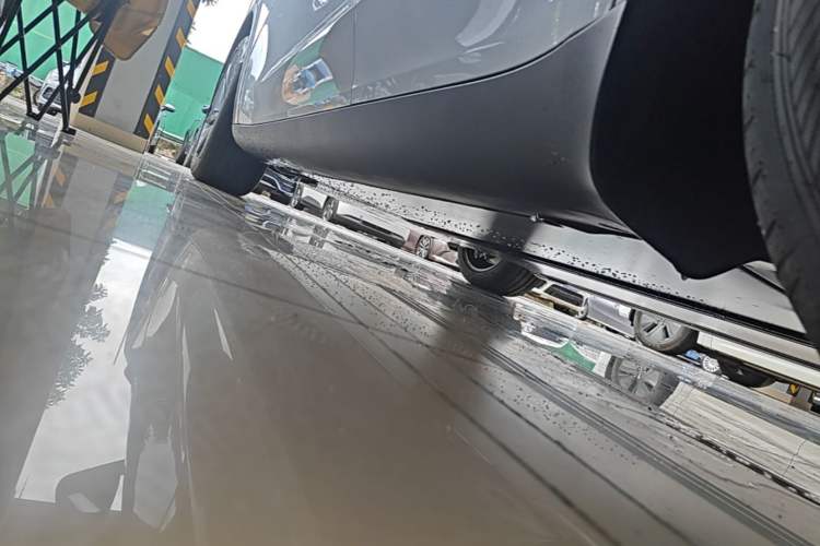 Used Tesla Model Y 2026 Rear-Drive Model Left Side Sill