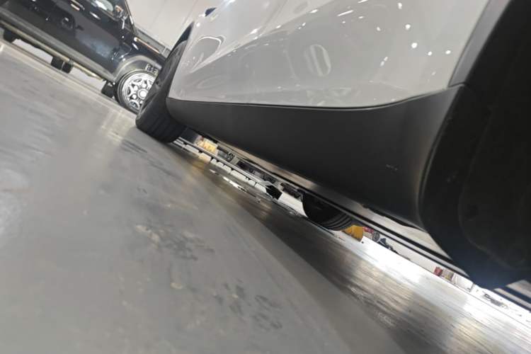 Used Tesla Model Y 2026 Model Long-Range Rear-Wheel-Drive Version Left Side Sill
