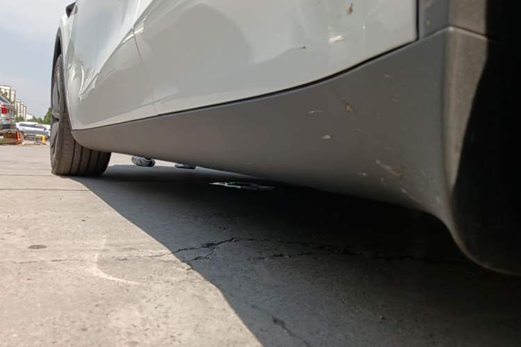 Used Tesla Model Y 2026 Rear-Drive Model Left Side Sill