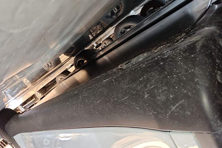 Used Tesla Model Y 2026 Rear-Drive Model Left Side Sill