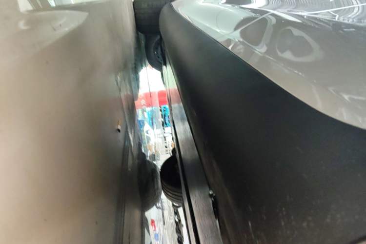 Used Tesla Model Y 2026 Model Long-Range Rear-Wheel-Drive Version Left Side Sill