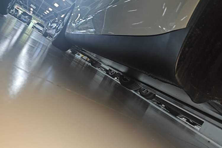 Used Tesla Model Y 2026 Rear-Drive Model Left Side Sill