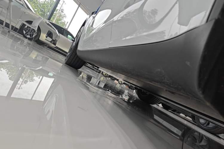 Used Tesla Model Y 2026 Rear-Drive Model Left Side Sill