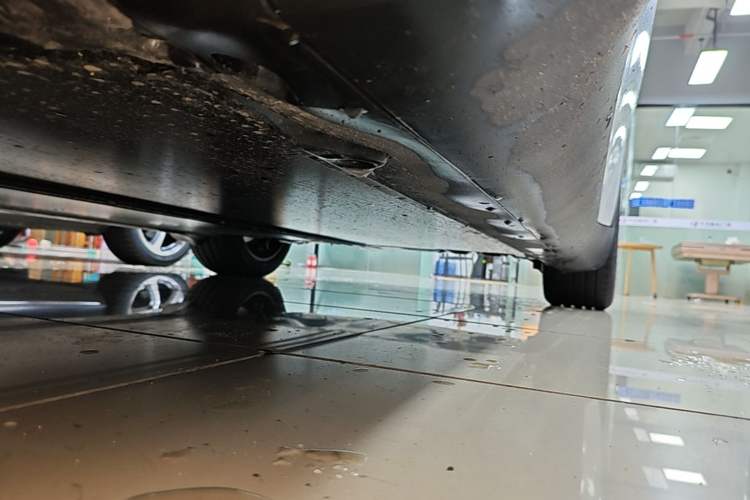 Used Tesla Model Y 2026 Rear-Drive Model Left Side Sill
