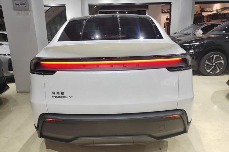 Used Tesla Model Y 2026 Rear-Drive Model Rear