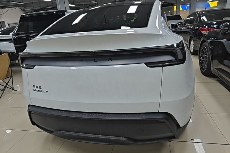 Used Tesla Model Y 2026 Rear-Drive Model Rear