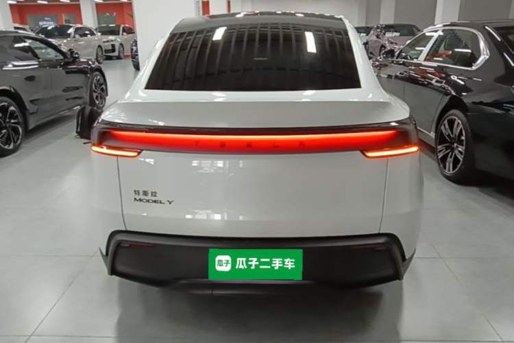 Used Tesla Model Y 2026 Rear-Drive Model Rear