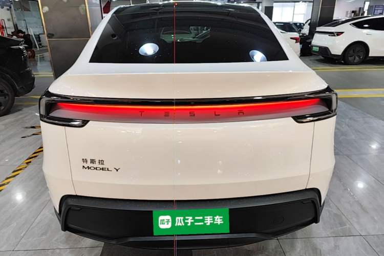 Used Tesla Model Y 2026 Rear-Drive Model Rear