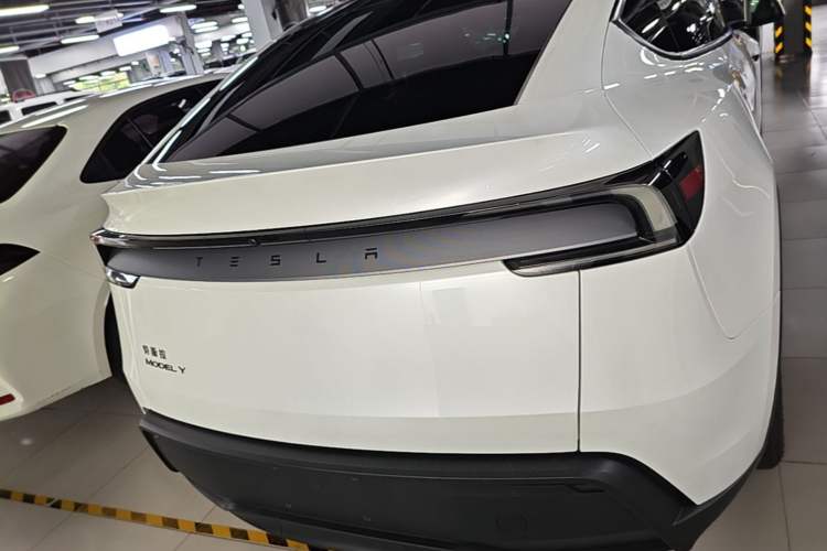 Used Tesla Model Y 2026 Rear-Drive Model Rear