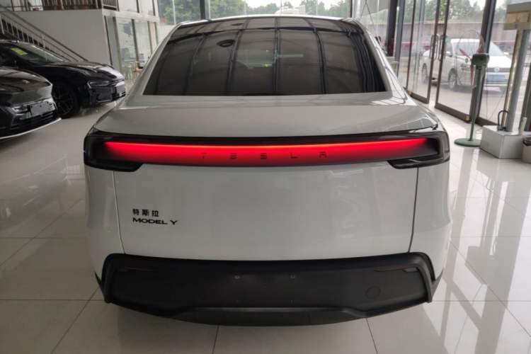 Used Tesla Model Y 2026 Rear-Drive Model Rear