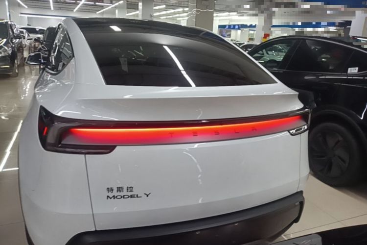 Used Tesla Model Y 2026 Rear-Drive Model Rear