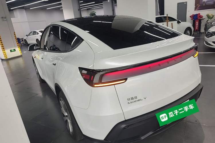 Used Tesla Model Y 2026 Rear-Drive Model Rear Left 45 Deg