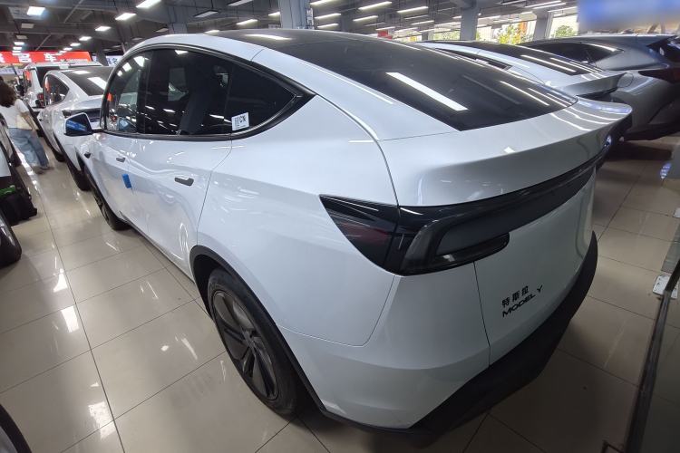Used Tesla Model Y 2026 Rear-Drive Model Rear Left 45 Deg