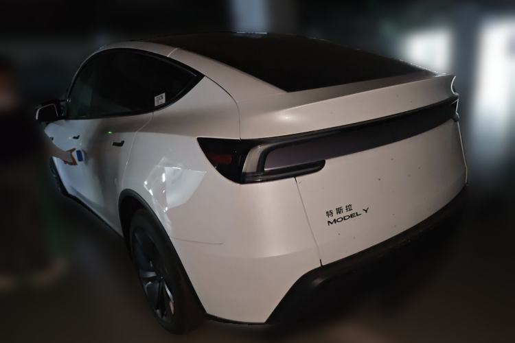 Used Tesla Model Y 2026 Rear-Drive Model Rear Left 45 Deg