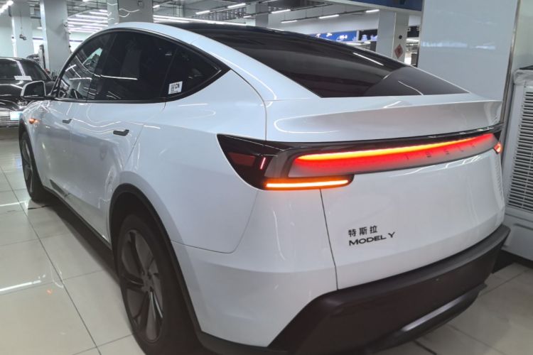 Used Tesla Model Y 2026 Rear-Drive Model Rear Left 45 Deg