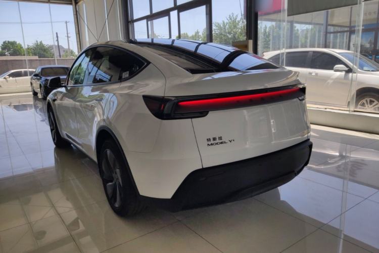 Used Tesla Model Y 2026 Long-Range All-Wheel-Drive Model Rear Left 45 Deg