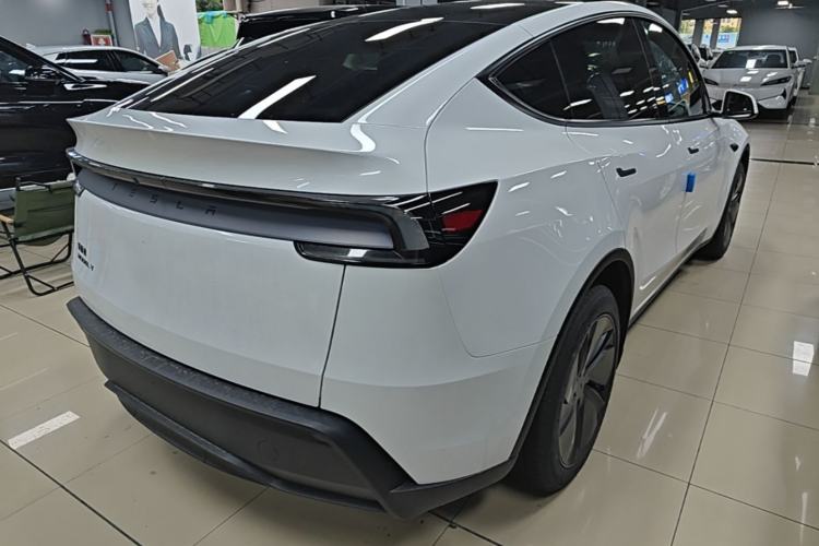 Used Tesla Model Y 2026 Rear-Drive Model Rear Right 45 Deg
