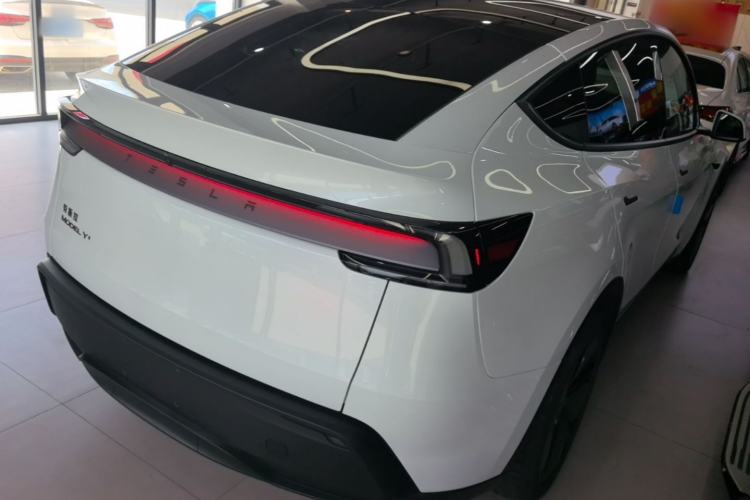 Used Tesla Model Y 2026 Facelifted Long-Range Rear-Drive Model Rear Right 45 Deg