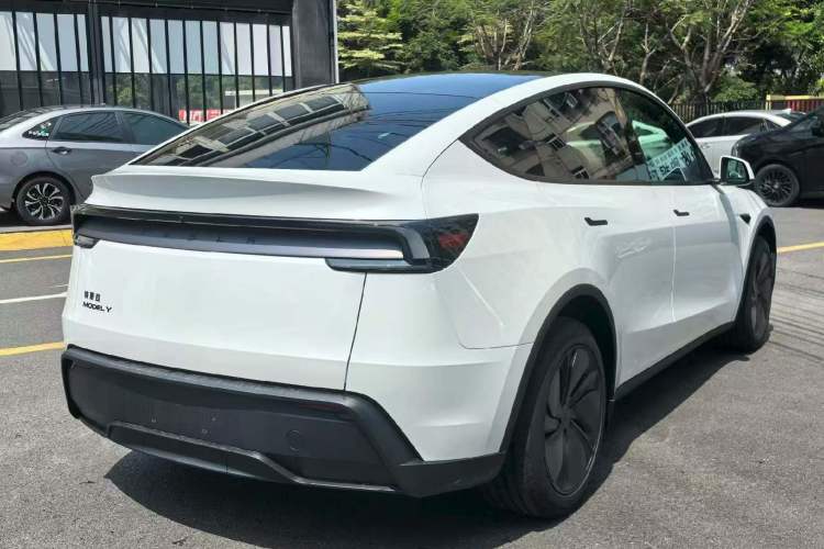 Used Tesla Model Y 2026 Rear-Drive Model Rear Right 45 Deg