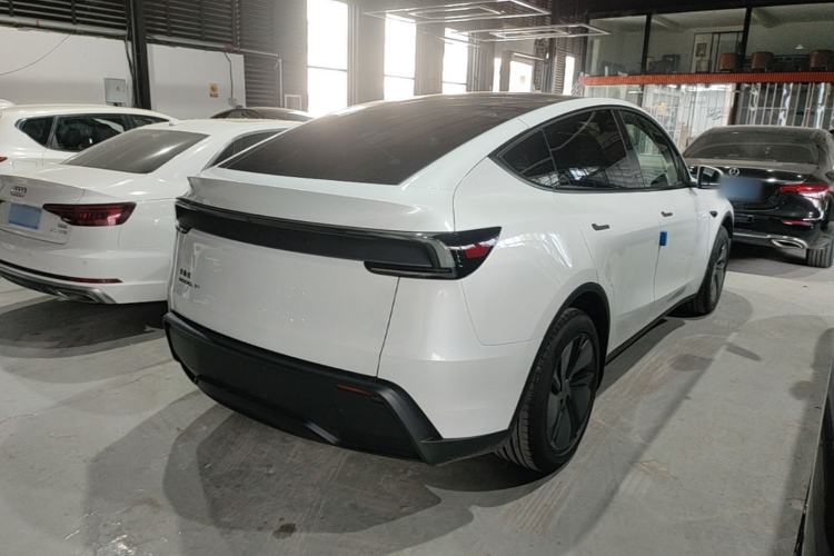 Used Tesla Model Y 2026 Facelifted Long-Range Rear-Drive Model Rear Right 45 Deg