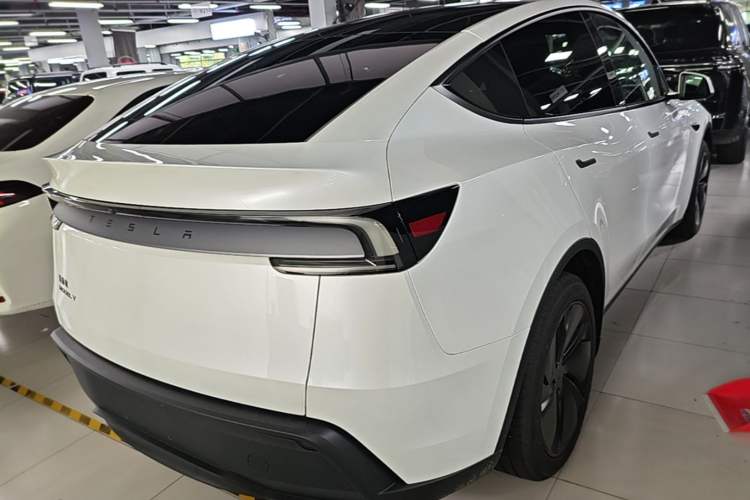 Used Tesla Model Y 2026 Rear-Drive Model Rear Right 45 Deg