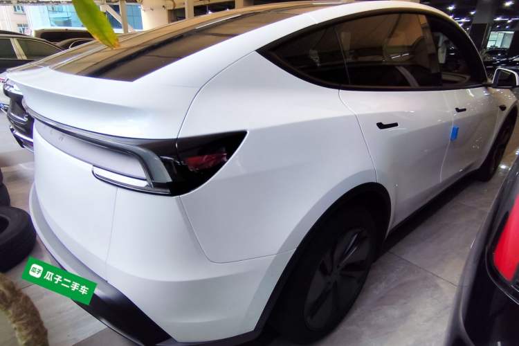 Used Tesla Model Y 2026 Rear-Drive Model Rear Right 45 Deg