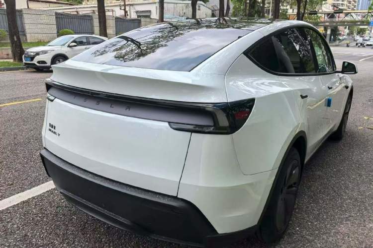 Used Tesla Model Y 2026 Rear-Drive Model Rear Right 45 Deg