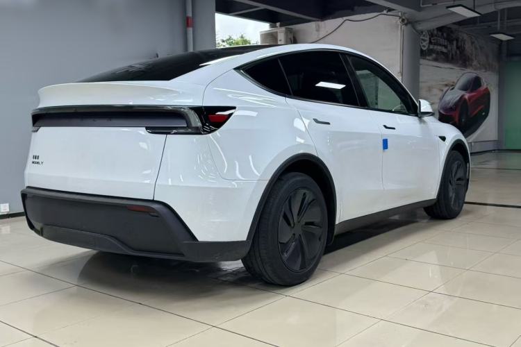 Used Tesla Model Y 2026 Rear-Drive Model Rear Right 45 Deg