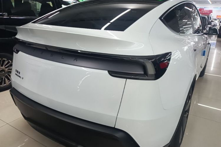 Used Tesla Model Y 2026 Rear-Drive Model Rear Right 45 Deg