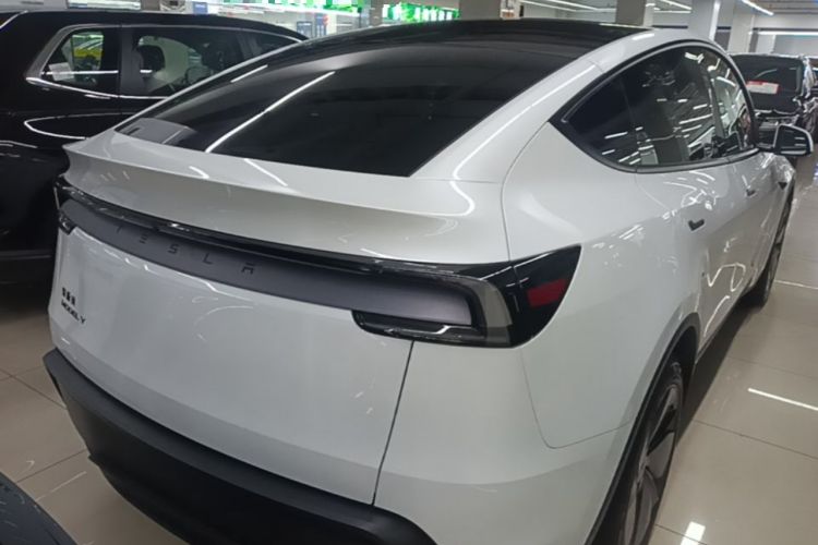 Used Tesla Model Y 2026 Rear-Drive Model Rear Right 45 Deg