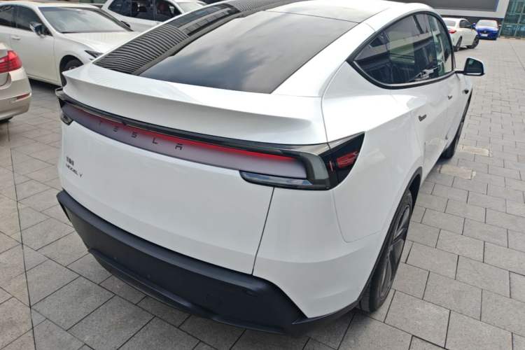 Used Tesla Model Y 2026 Rear-Drive Model Rear Right 45 Deg