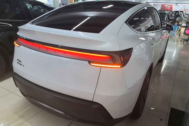 Used Tesla Model Y 2026 Rear-Drive Model Rear Right 45 Deg