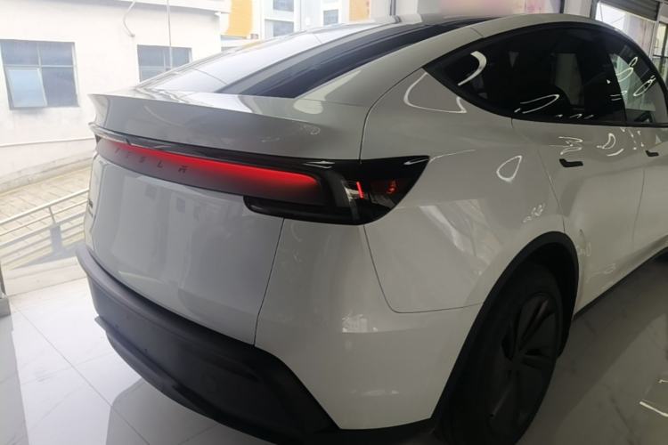 Used Tesla Model Y 2026 Rear-Drive Model Rear Right 45 Deg