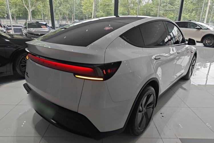 Used Tesla Model Y 2026 Rear-Drive Model Rear Right 45 Deg