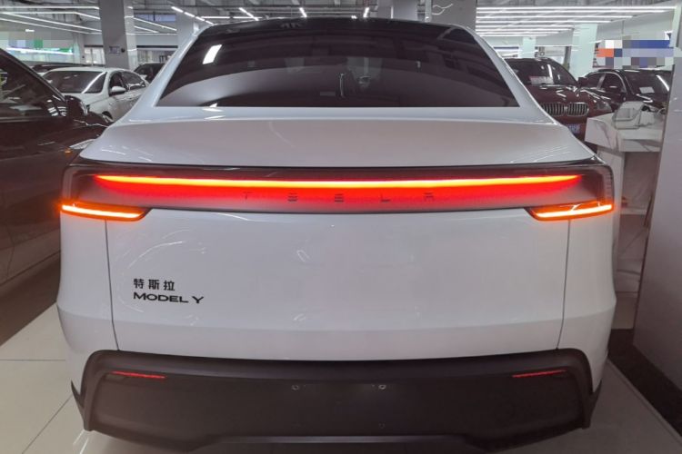 Used Tesla Model Y 2026 Rear-Drive Model Rear