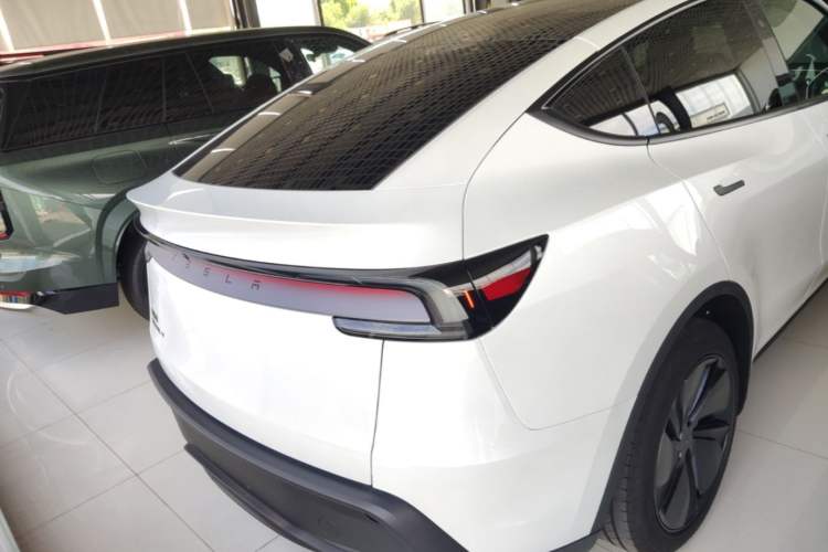 Used Tesla Model Y 2026 Rear-Drive Model Rear