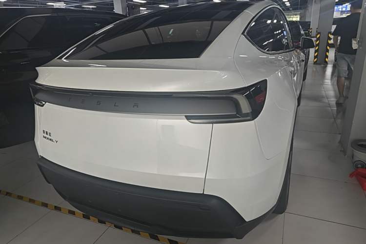 Used Tesla Model Y 2026 Rear-Drive Model Rear