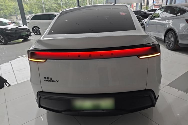 Used Tesla Model Y 2026 Rear-Drive Model Rear