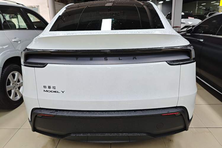 Used Tesla Model Y 2026 Rear-Drive Model Rear
