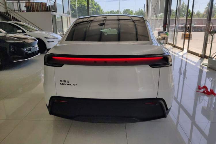 Used Tesla Model Y 2026 Long-Range All-Wheel-Drive Model Rear