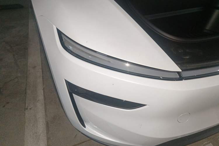 Used Tesla Model Y 2026 Model Long-Range Rear-Wheel-Drive Version Right Front Headlight
